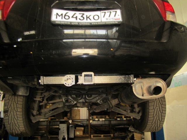 Фаркоп Bizon для Mitsubishi Endeavor 2002-2011 с накладкой из нержавеющей стали. Быстросъемный крюк. Артикул FA 0998-E(N)