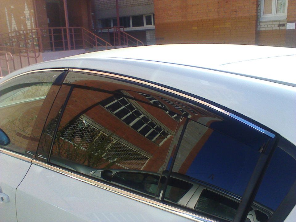 Дефлекторы Cobra Tuning для окон (c хром. молдингом) Chevrolet Cruze хэтчбек 5-дв. 2012-2015. Артикул C32011CR