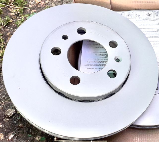 Тормозной диск Zimmermann Coat Z передний для Audi A2 2000-2005. Артикул 100.1246.20