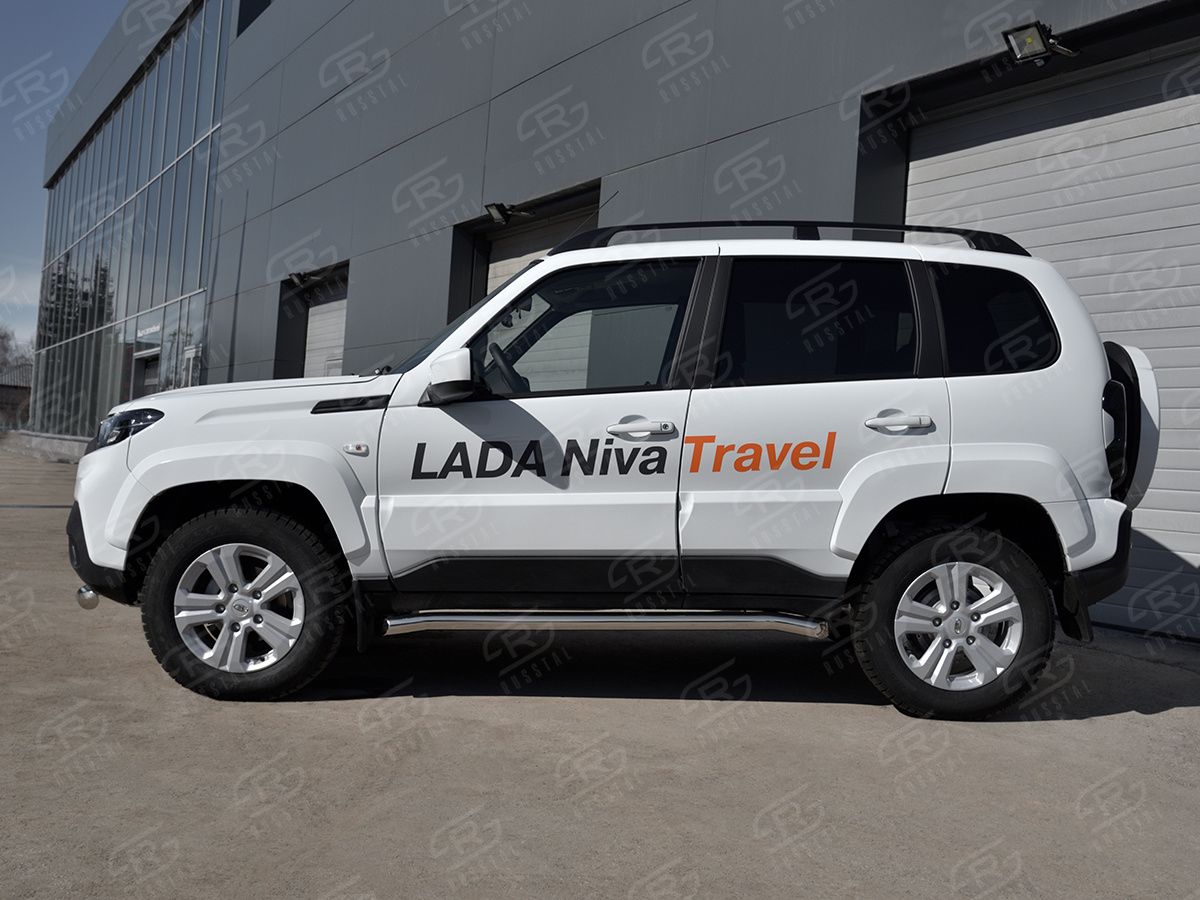 Защита порогов RusStal труба d63 секции (вариант 1) для Lada Niva Travel 2021-2026. Артикул LNTT-0035631