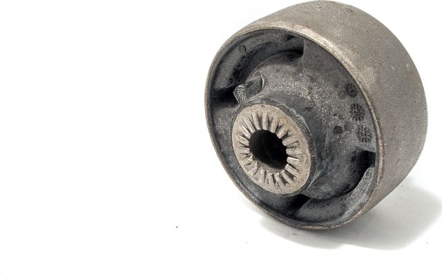 Сайлентблок переднего рычага подвески Cworks правый/левый для Skoda Octavia A5 2004-2013. Артикул F280R0040