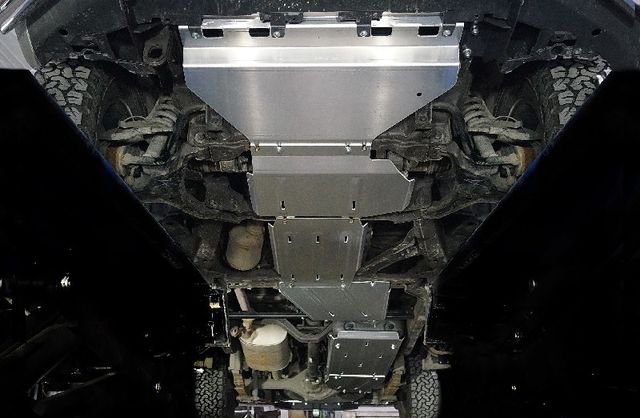 Защита алюминиевая ТСС (4 мм) для радиатора, картера, КПП, РК, бака, емкости AdBlue Dongfeng DF6 Luxury 2022-2026. Артикул ZKTCC00584K