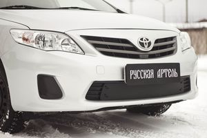 Зимняя заглушка (утеплитель) Русская Артель решетки переднего бампера для Toyota Corolla E140, E150 седан 2010-2013. Артикул ZRT-126402