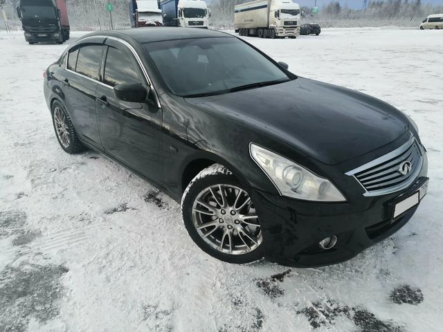Дефлекторы Cobra Tuning с хромированным молдингом для окон Infiniti G V36 седан 2006-2013. Артикул I10806CR