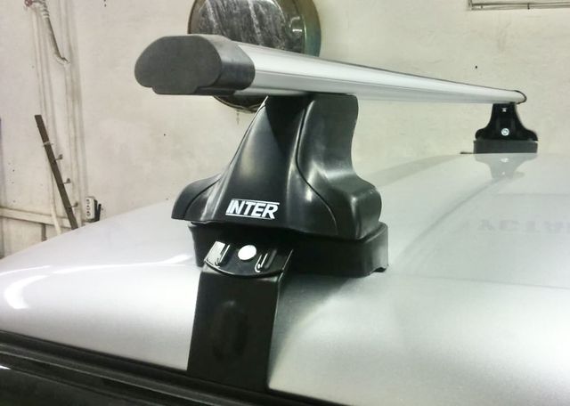 Багажник INTER на гладкую крышу для Skoda Fabia 2007-2014 (Аэродинамические дуги). Артикул 8836-1005