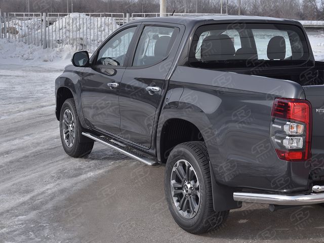 Защита порогов RusStal труба 120х60 овал с проступью для Mitsubishi L200 V рестайлинг 2018-2026. Артикул ML2O-003270