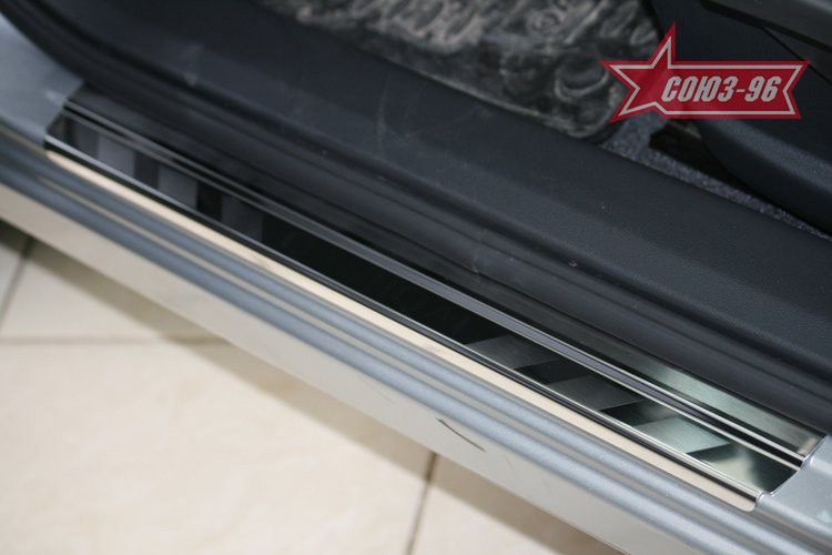 Накладки Союз-96 на внутренние пороги (без логотипа) на металл для Nissan Qashqai 2007-2009. Артикул NQSH.31.3219