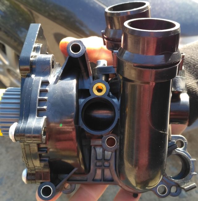 Помпа (водяной насос) GNS для Audi A4 IV (B8) 2007-2015. Артикул YH-V165-2H