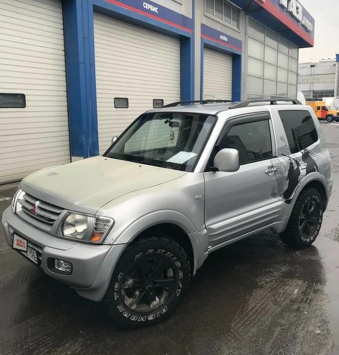 Дефлекторы Cobra Tuning для окон Mitsubishi Pajero III 3-дв. 2000-2006. Артикул M41306