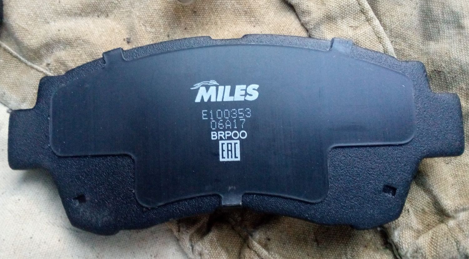 Тормозные колодки Miles (Semi-Metallic). Артикул E100353