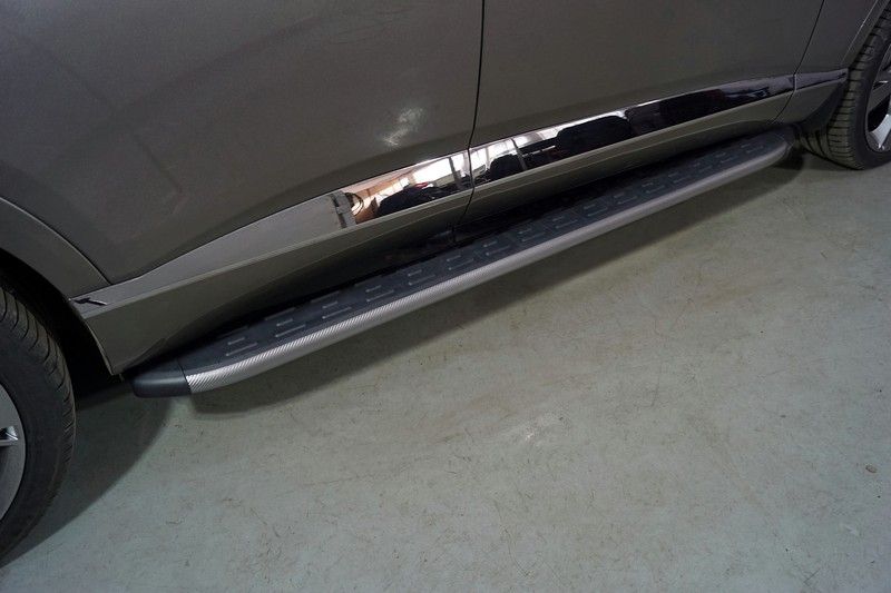 Пороги алюминиевые ТСС с пластиковой накладкой 1920 мм для Genesis GV80 4WD 3D 2020-2026 Карбон серые. Артикул GENESGV8020-09GR