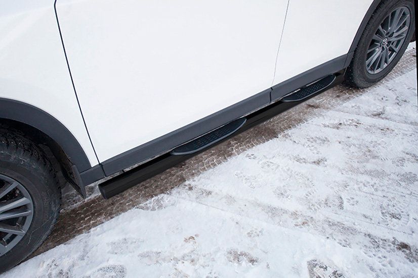 Пороги Slitkoff труба d76 с проступями для Mazda CX-5 II 2017-2026 Черные. Артикул MZCX175-04В