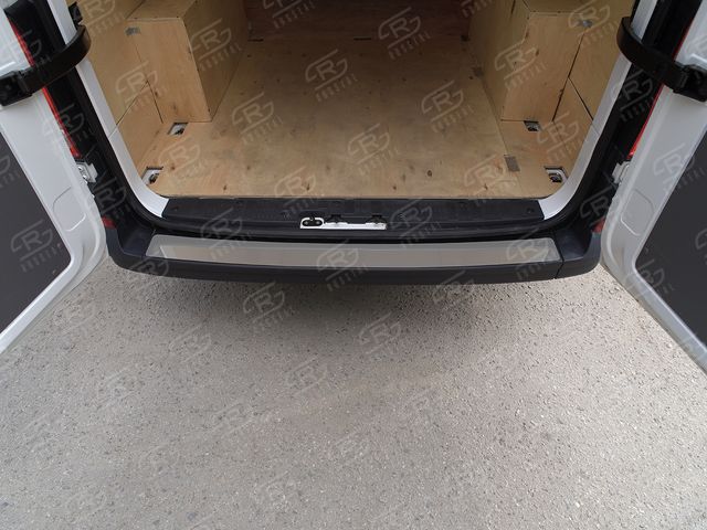 Накладка RusStal на задний бампер (лист нерж., зеркальный) для Volkswagen Crafter 2017-2026. Артикул VWCRN-003458