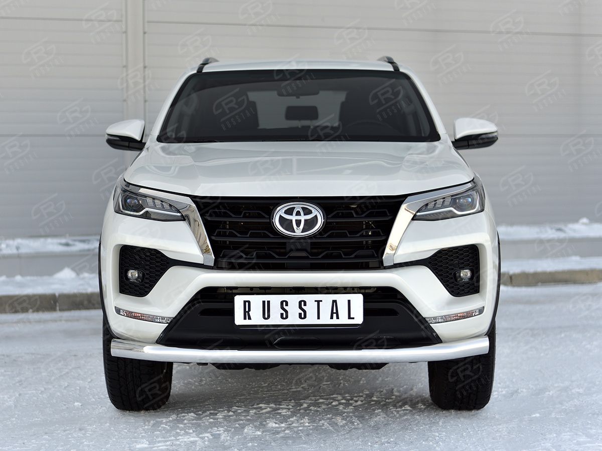 Защита RusStal переднего бампера d76 секции для Toyota Fortuner II 2020-2026. Артикул TFRZ-003529