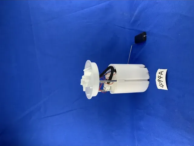 Насос топливный (в сборе) FORD C-MAX II 1.6 10-  FORD FOCUS III 1.6 11- (Deqst) Deqst. Артикул 106021