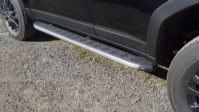 Пороги алюминиевые ТСС с пластиковой накладкой 1720 мм для Toyota Land Cruiser Prado 250 2023-2026 Карбон черные. Артикул TOYLC25024-08GR