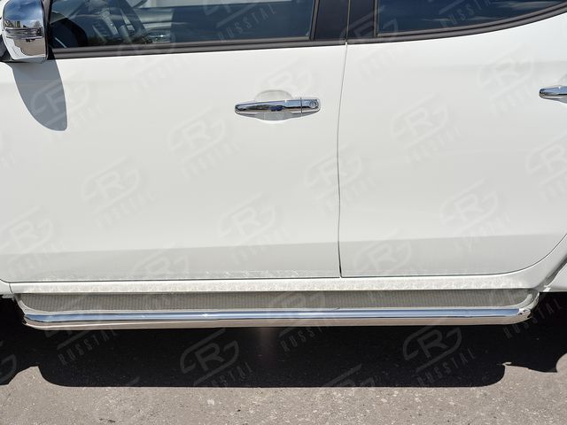 Защита порогов РусCталь труба d63 с листом (вариант 3) для Mitsubishi L200 V 2015-2019. Артикул ML2L-0022503