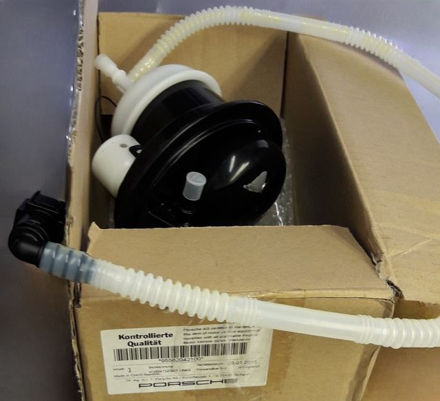 Топливный фильтр VAG. Артикул 95562042100