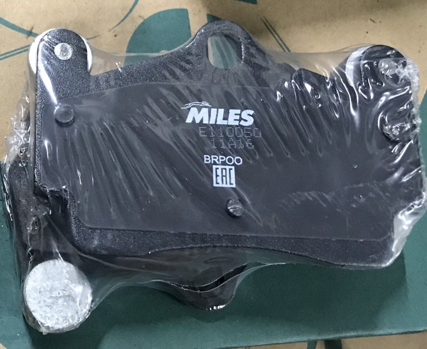 Тормозные колодки Miles (Semi-Metallic). Артикул E110050