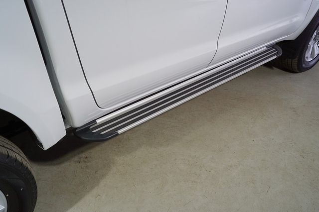 Пороги алюминиевые ТСС Slim Line Silver 1920 мм для JAC T6 (4WD) 2.0T (бенз) 2021-2026. Артикул JACT621-05S