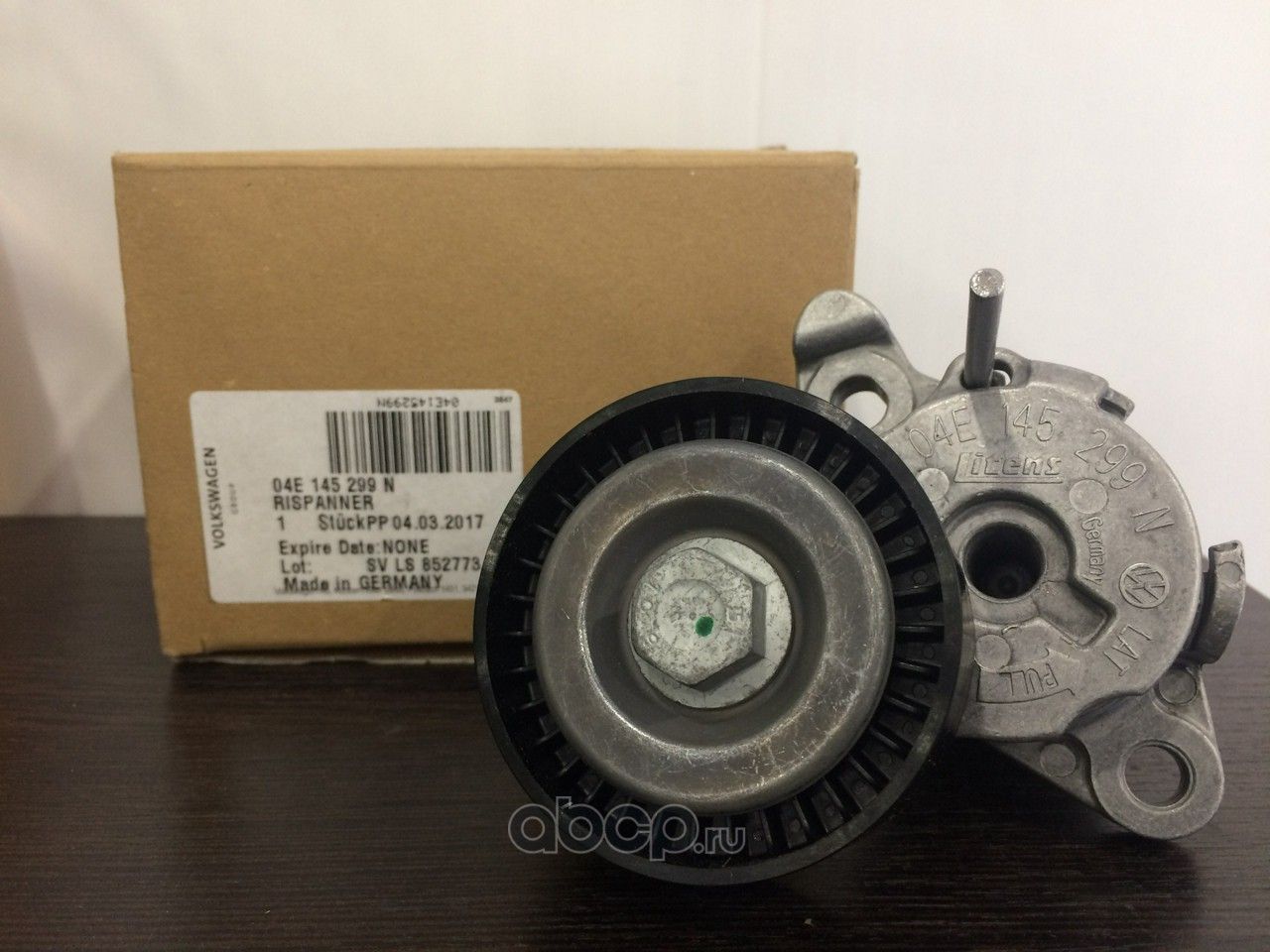 Натяжной ролик (натяжитель) приводного поликлинового ремня VAG. Артикул 04E145299L