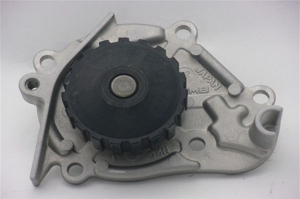 Помпа (водяной насос) GMB для Nissan Bluebird VI (910) 1980-1984. Артикул GWN-29A