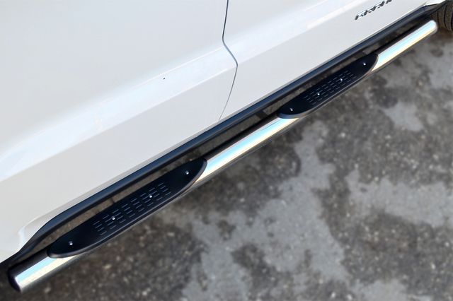 Защита порогов RusStal труба d76 с накладкой (вариант 3) для Jeep Grand Cherokee WK2 2013-2026. Артикул JGCT-0015303