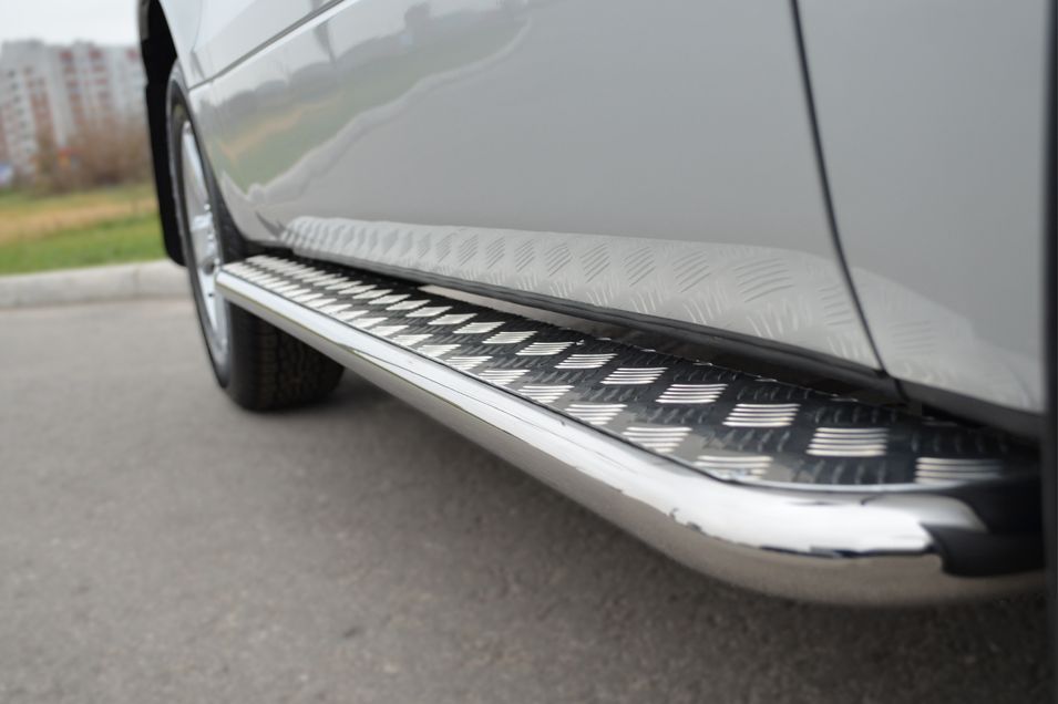 Защита RusStal порогов труба d42 с листом для Suzuki Grand Vitara 3-дв. 2012-2015. Артикул SV3L-001110