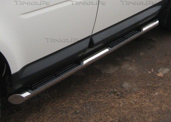 Защита порогов RusStal труба d76 с накладками (вариант 1) для Land Rover Freelander II 2006-2012. Артикул LRFT-0002551