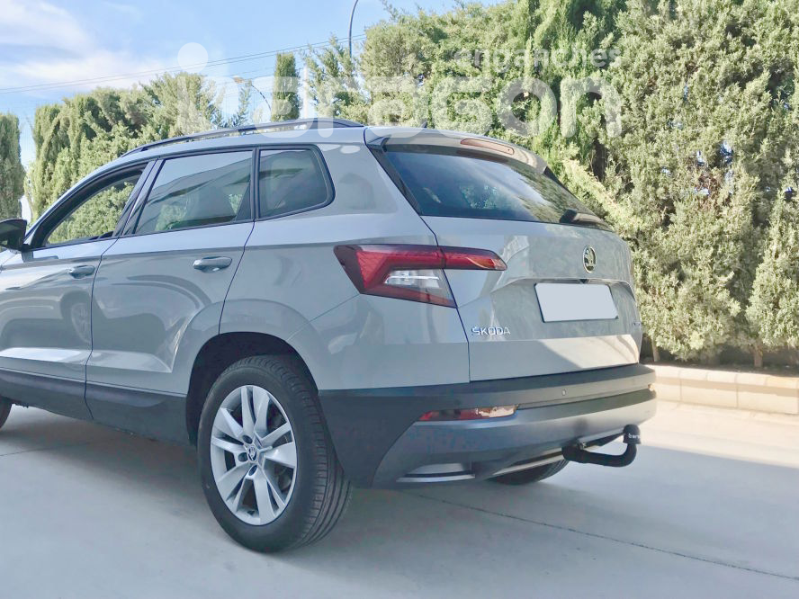 Фаркоп Aragon для Skoda Karoq 2017-2026. Быстросъемный крюк. Артикул E5815AV