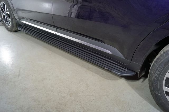 Пороги алюминиевые ТСС Slim Line Black 2120 мм для Kia Carnival IV (2WD) 2.2D 2020-2026. Артикул KIACAR21-32B