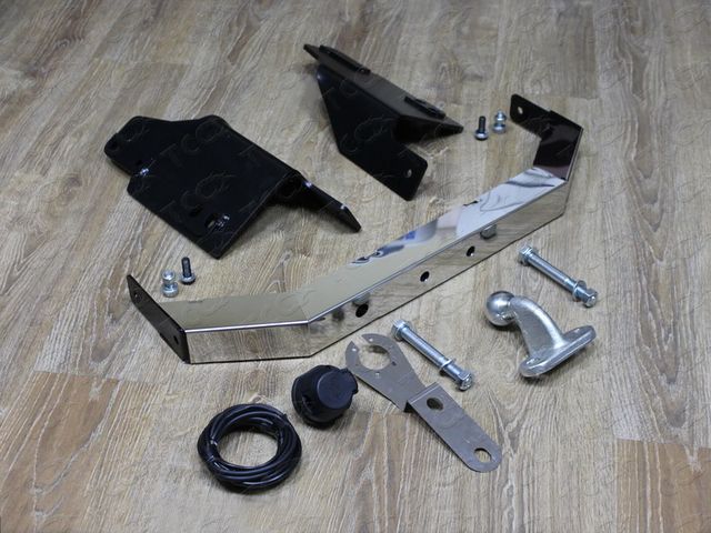 Фаркоп ТСС оцинкованный для Lexus GX 460 рестайлинг 2013-2019 с накладкой с надписью Lexus. Артикул TCU00009