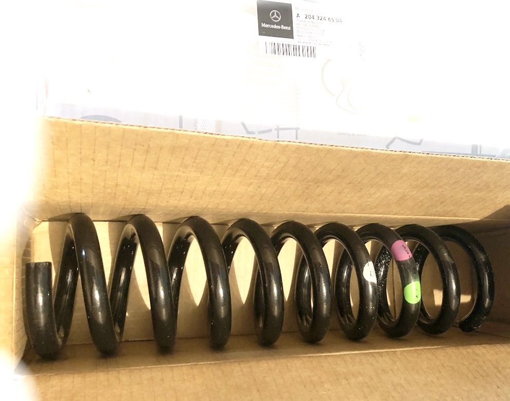 Пружина задняя l=r mb w204 заниженный клиренс mercedes-benz a 204 324 65 04 Mercedes-Benz. Артикул A2043246504