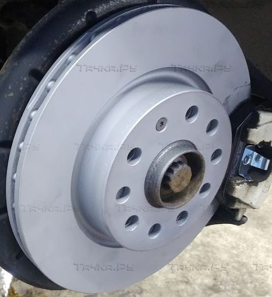 Тормозной диск Zimmermann Coat Z передний для Volkswagen Caddy III 2004-2015. Артикул 600.3233.20