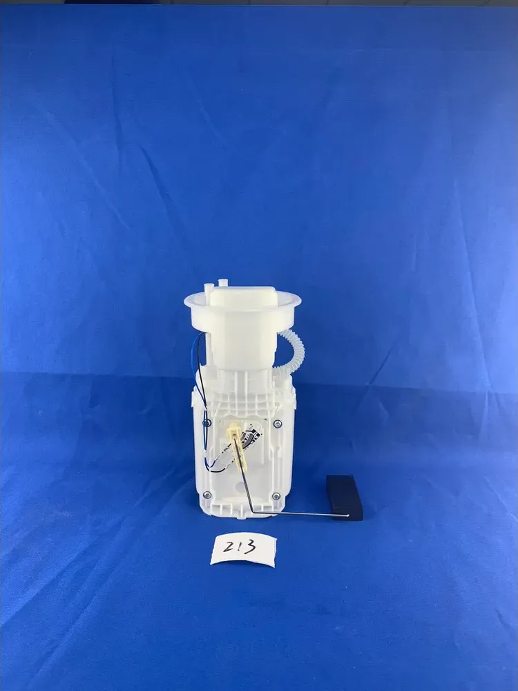 Насос топливный ( в сборе) SKODA FABIA II 06-  VOLKSWAGEN POLO IV (9N1  9N3) 01- (Deqst) Deqst. Артикул 106082