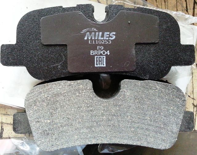 Тормозные колодки Miles (Semi-Metallic). Артикул E110253