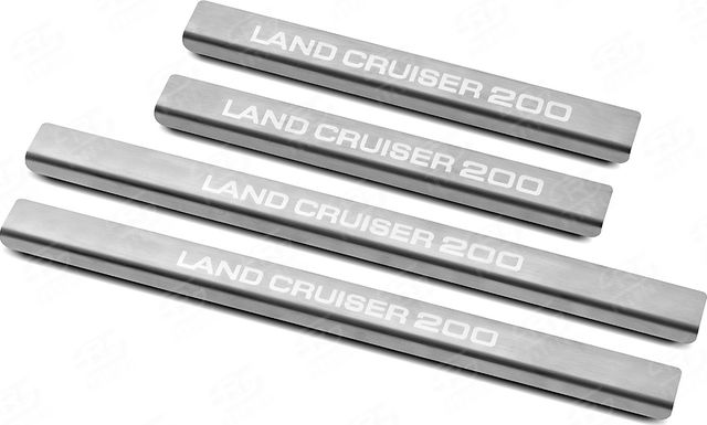 Накладки RusStal на пороги (лист нерж. шлифованный с надписью) для Toyota Land Cruiser 200 2007-2012. Артикул TOYLC07-03