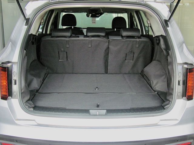 Защитный чехол AUTOSMSTUDIO "Maxi" в багажник автомобиля для Kia Sorento IV (5 мест) 2020-2026, серый. Артикул TP-KSR-IV5-MAXI-GR