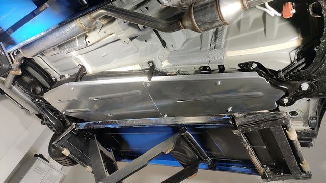 Защита алюминиевая ТСС (4 мм) для бака 2 шт и адсорбера Changan CS75 FL 2WD 2020-2026. Артикул ZKTCC00445