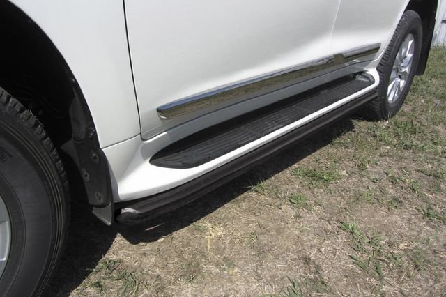 Защита Slitkoff штатного порога d57 для Toyota Land Cruiser 200 рестайлинг 2015-2021 Черная. Артикул TLC2-15-006B