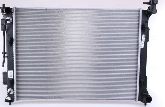 Радиатор охлаждения двигателя Nissens. Артикул 675053