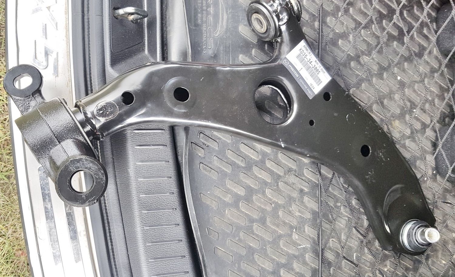 Шаровая опора Mazda. Артикул KD3534300S