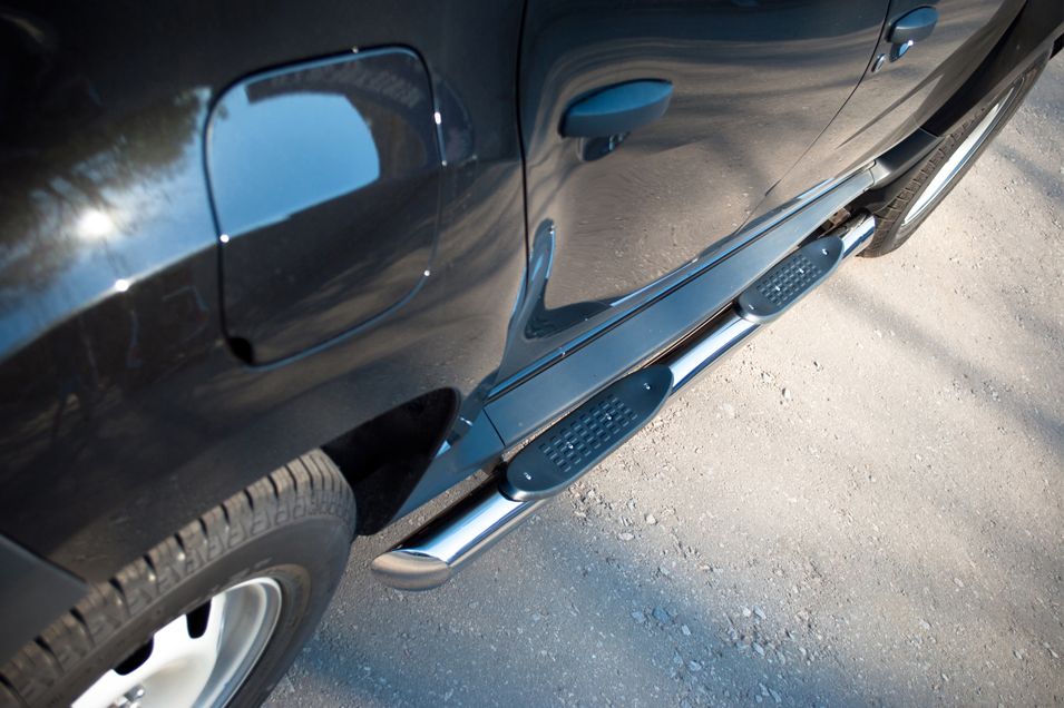 Защита порогов RusStal труба d76 с накладками (вариант 1) для Renault Duster I 2010-2020. Артикул RD2T-0004391