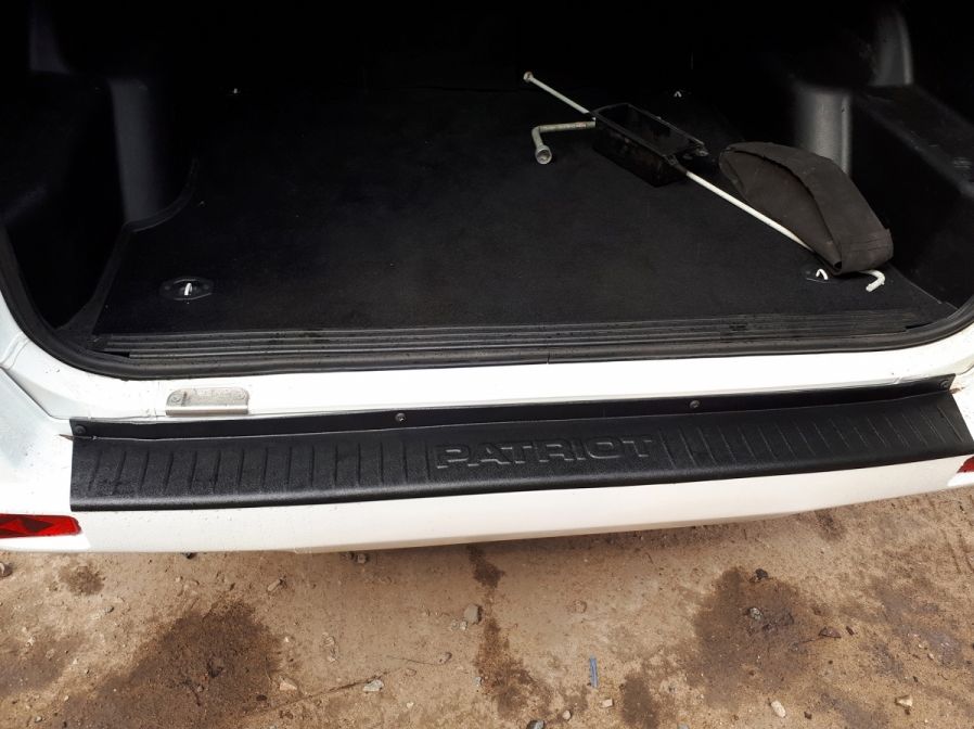 Накладка на задний бампер Инмакс с надписью PATRIOT (шагрень) для УАЗ Патриот 2015-2026. Артикул RT-ZZB-01