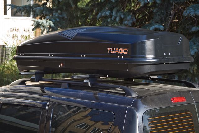 Автомобильный бокс Yuago Antares двусторонний черный (580 л, 217х85х49 см). Артикул 2000000019925