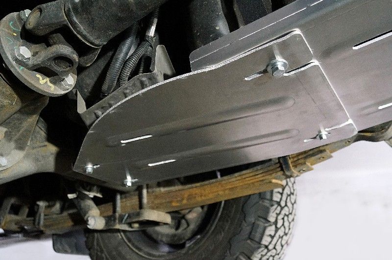 Защита алюминиевая ТСС (4 мм) для емкости с AdBlue Dongfeng DF6 Luxury 2022-2026. Артикул ZKTCC00583