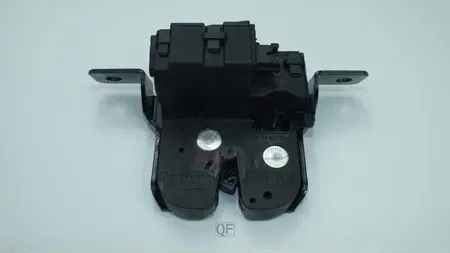 ЗАМОК БАГАЖНИКА (Quattro Freni). Артикул QF22H00093