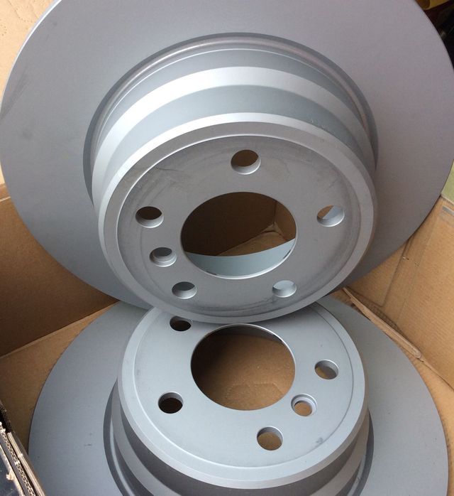 Тормозной диск Zimmermann Coat Z задний для BMW X5 I (E53) 2000-2006. Артикул 150.1299.20