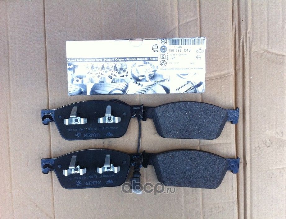 Тормозные колодки VAG. Артикул 7E0698151B