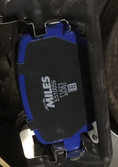 Тормозные колодки Miles (Керамика). Артикул E510059